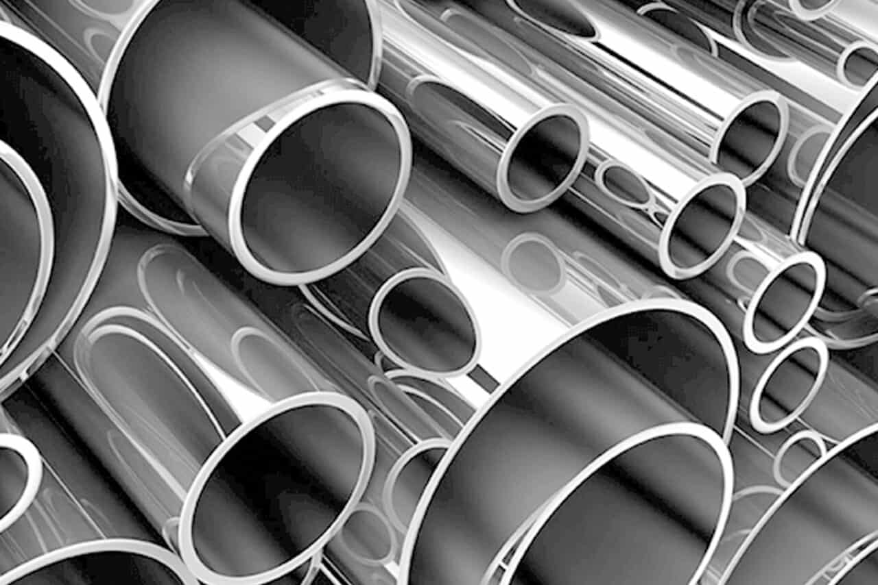 Tubos de aço inoxidável com acabamento polido, usados na fabricação de tubos industriais e de alta resistência. Produtos de qualidade da LFC Inox, especialista em soluções metálicas.